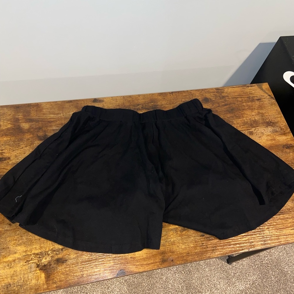 Flowy Black Shorts - Picture 5 of 6